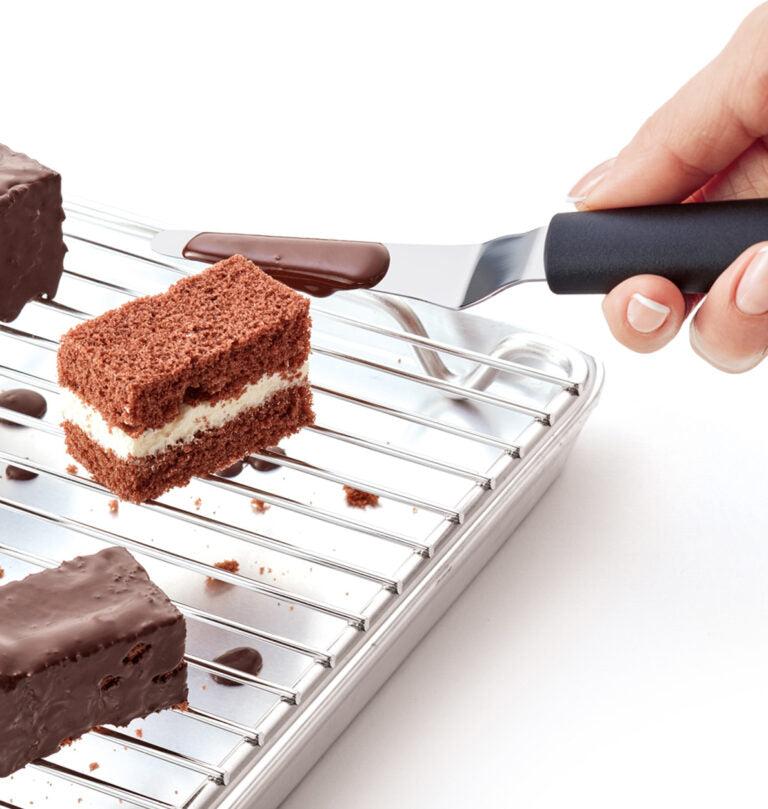 Triangle - Green Grip Extra-Precision 7.5 cm Cranked Pastry Spatula - TR72-508-08