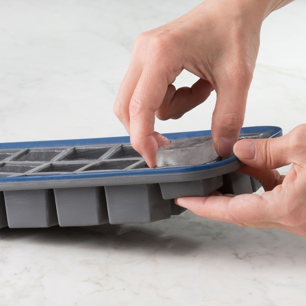 Trudeau - Silicone Ice Cube Tray with Integrated Steel Structure - 0978090