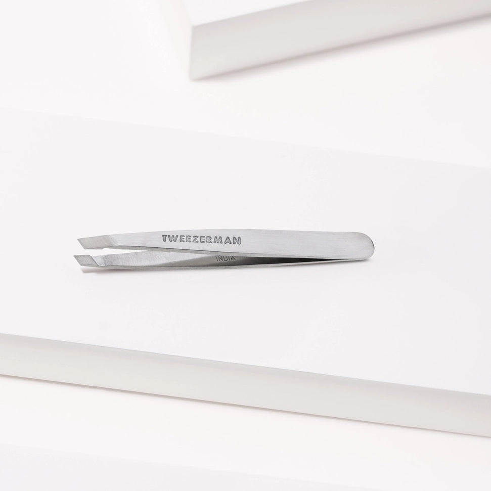 Tweezerman - Classic Stainless Steel Mini Slant Tweezer - 1005918