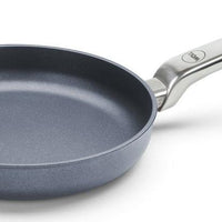 Woll - Diamond Lite Pro 9.5" Non-Stick Fry Pan with Lid - W2524DLPL