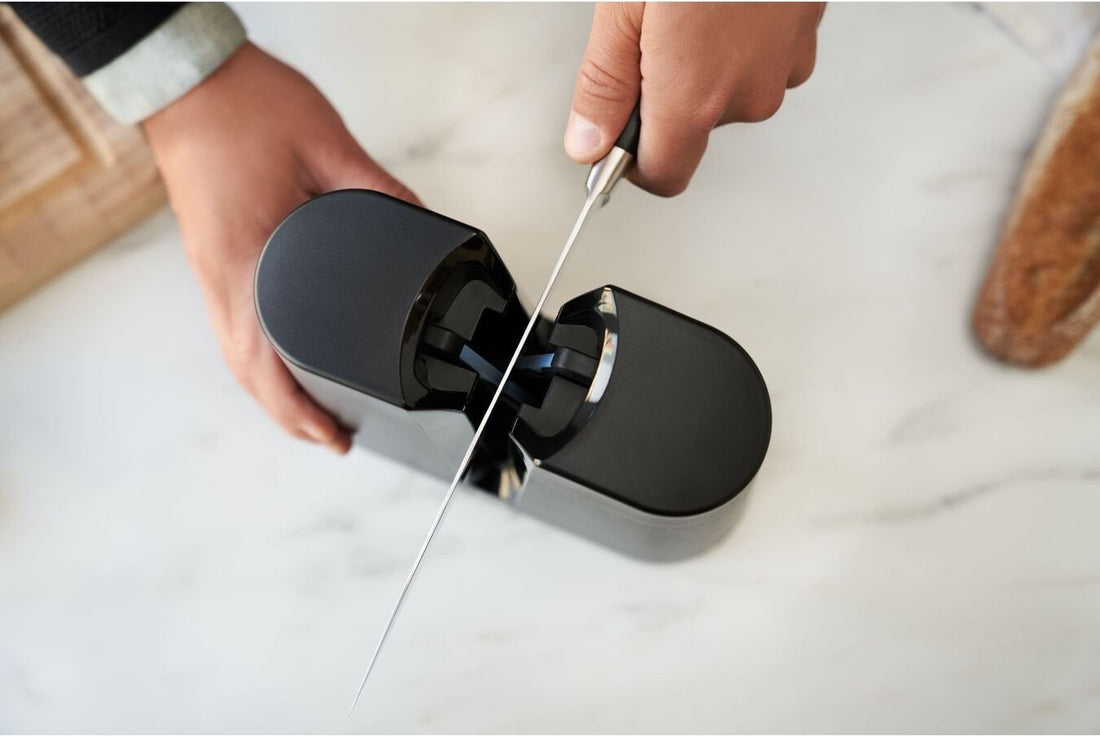 Zwilling - 7" V-Edge Chef's Knife With Sharpener - 38444-008