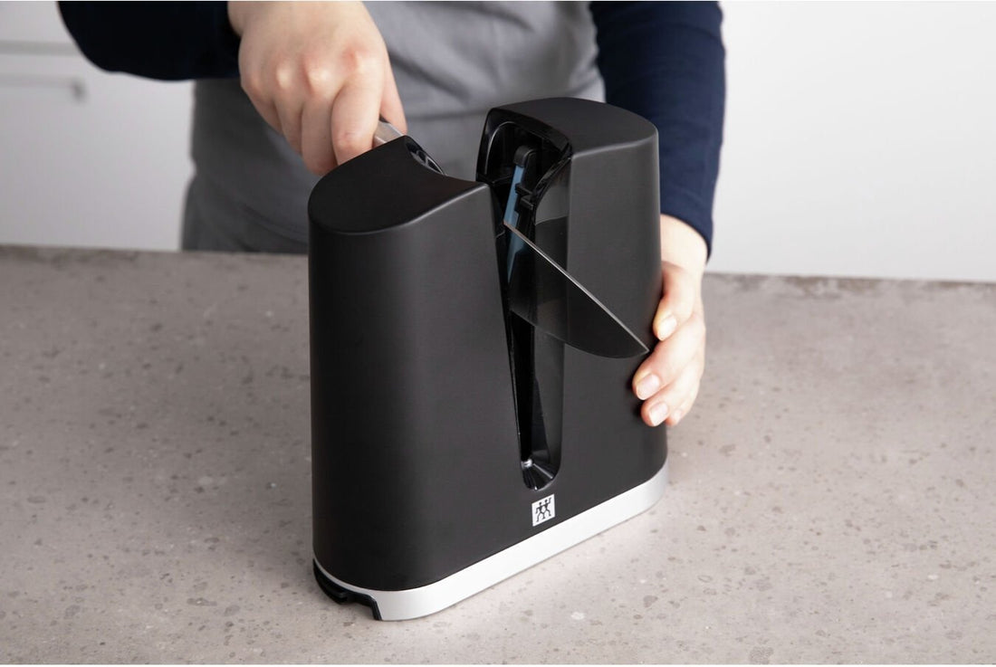 Zwilling - 7" V-Edge Chef's Knife With Sharpener - 38444-008