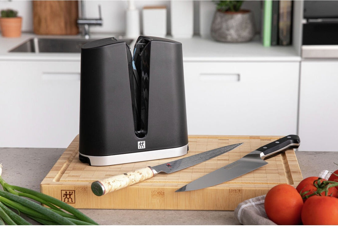 Zwilling - 7" V-Edge Chef's Knife With Sharpener - 38444-008