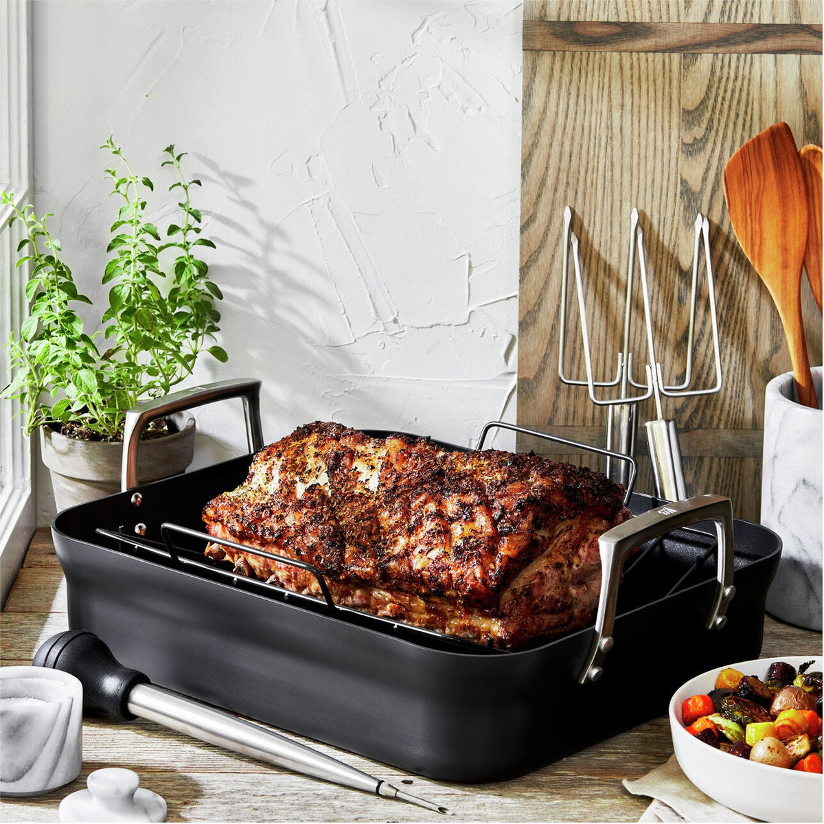 Zwilling - Motion 16" x 14" Aluminum Non Stick Roaster with Rack - 66201-004