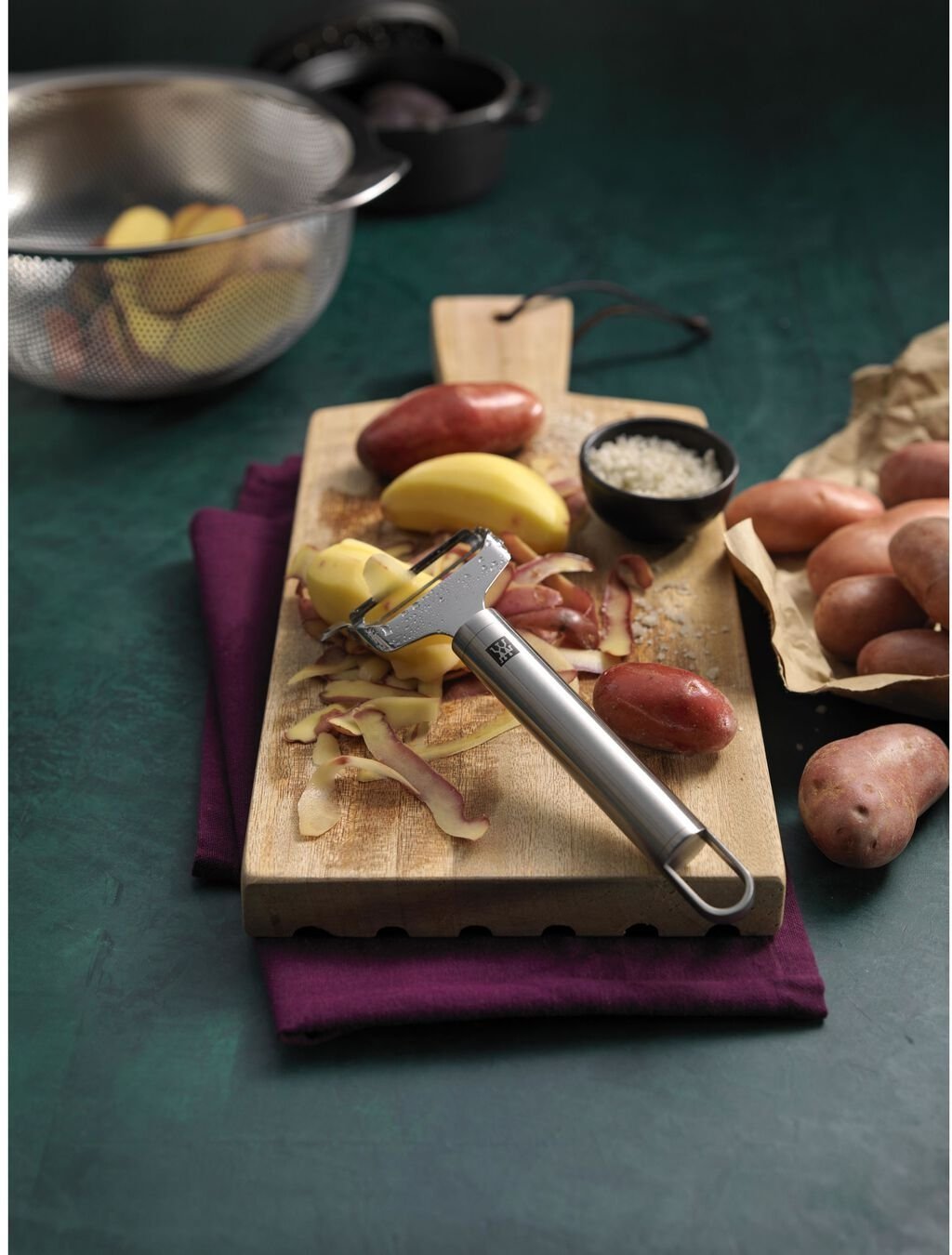 Zwilling - Pro Stainless Steel Swivel peeler- 37160-008