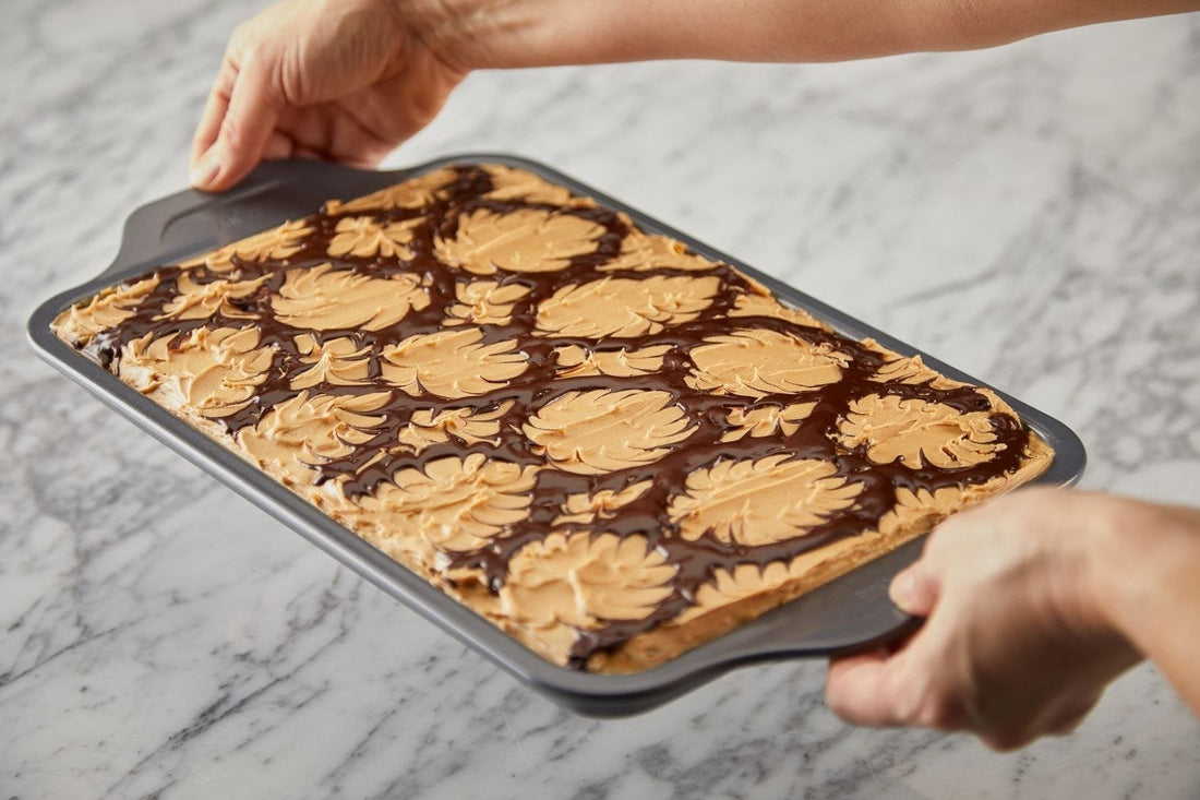 All-Clad - Pro-Release Non-Stick Quarter Sheet Pan - J2570264 - DISCONTINUED