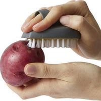 Chef'n - PalmBrush Vegetable Brush - 102001336