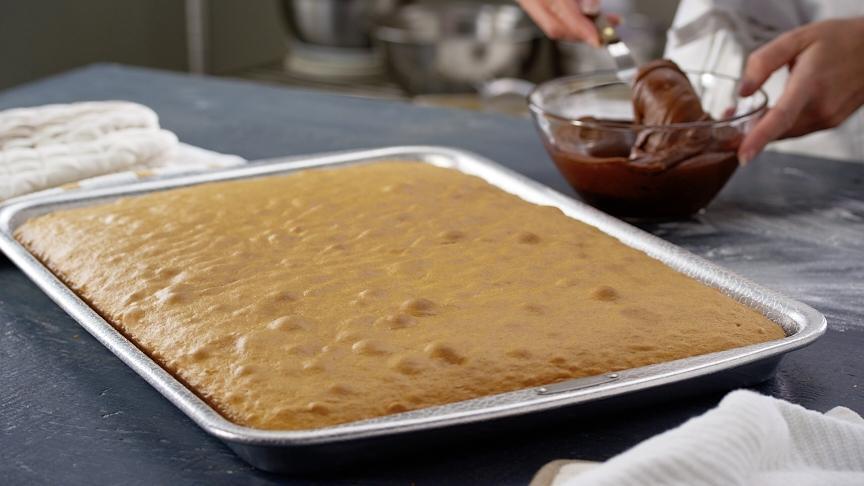 Doughmakers - 13" x 18.5" Sheet Cake Pan - 10331