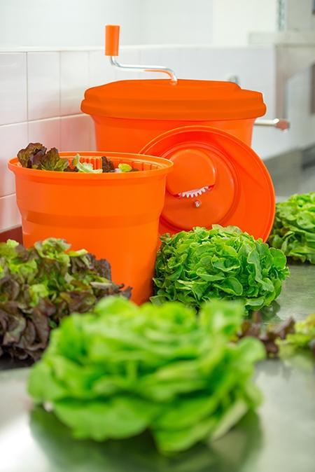 Dynamic - 2.5 Gallon Capacity Orange Manual Salad Spinner - E001