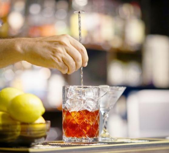 Final Touch - Yarai Mixing Pitcher with Strainer 13.5 oz - GMP110