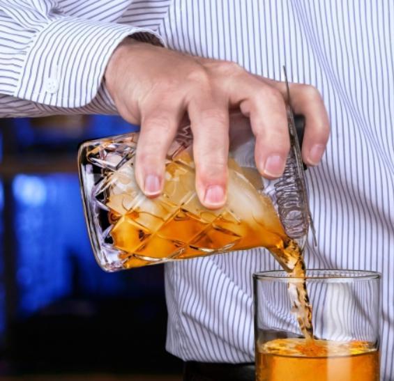 Final Touch - Yarai Mixing Pitcher with Strainer 20.2 oz - GMP210