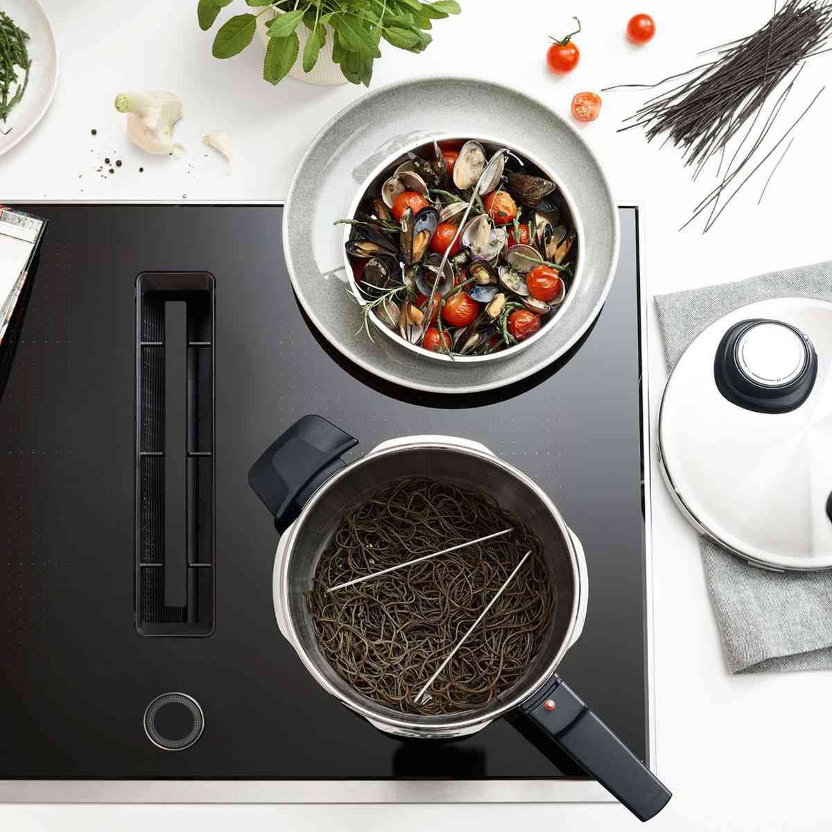 Fissler - 6.3 QT & 3.7 QT Vitavit Premium Pressure Cookers with Cover - 622-412-13-0900