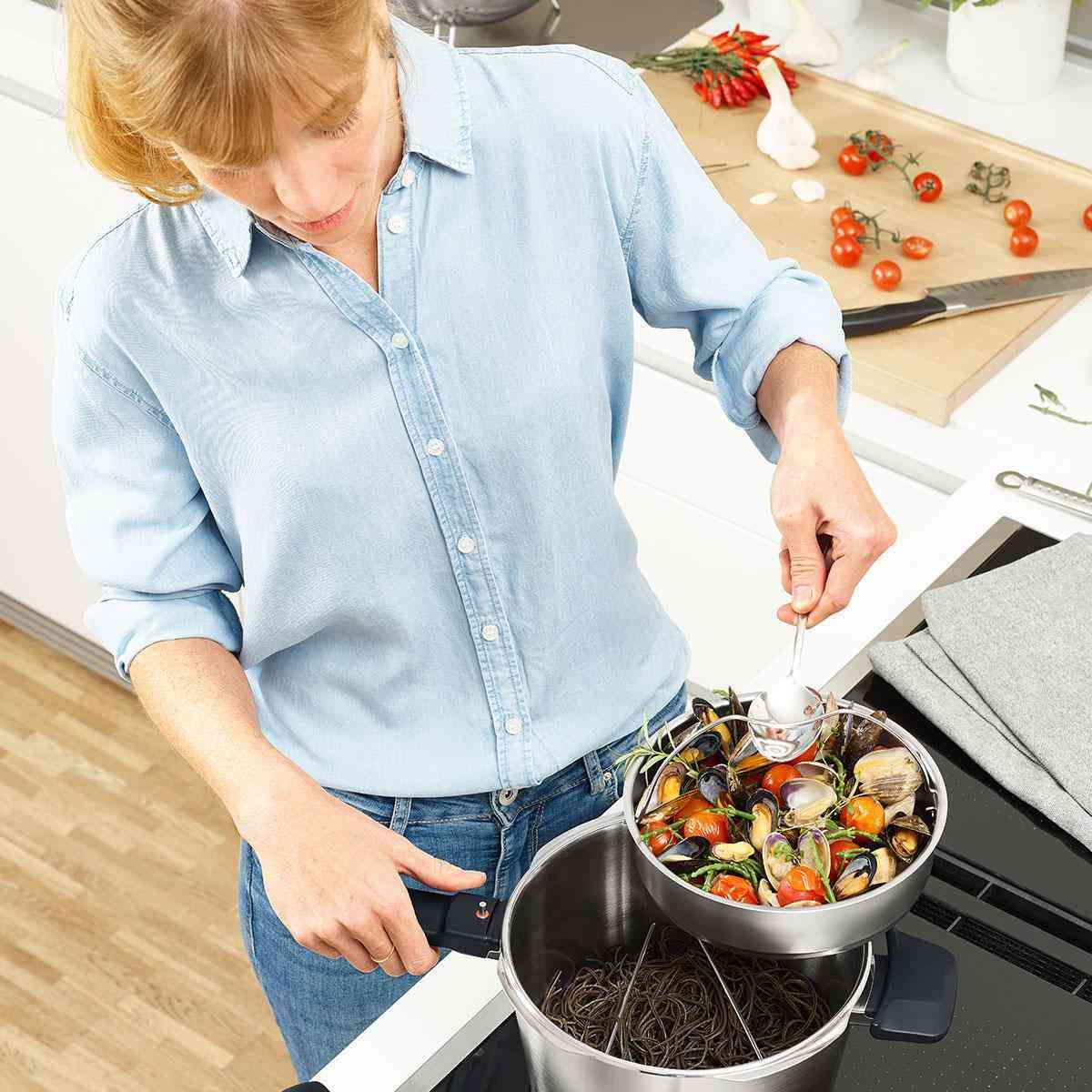 Fissler - 6.3 QT & 3.7 QT Vitavit Premium Pressure Cookers with Cover - 622-412-13-0900