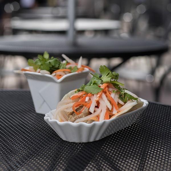 Fortessa - 4 PC 8.5" x 4" Fortaluxe SuperWhite Food Truck Vitrified China Hot Dog Plate (21.6 x 10 cm) - 4600.F0000.06