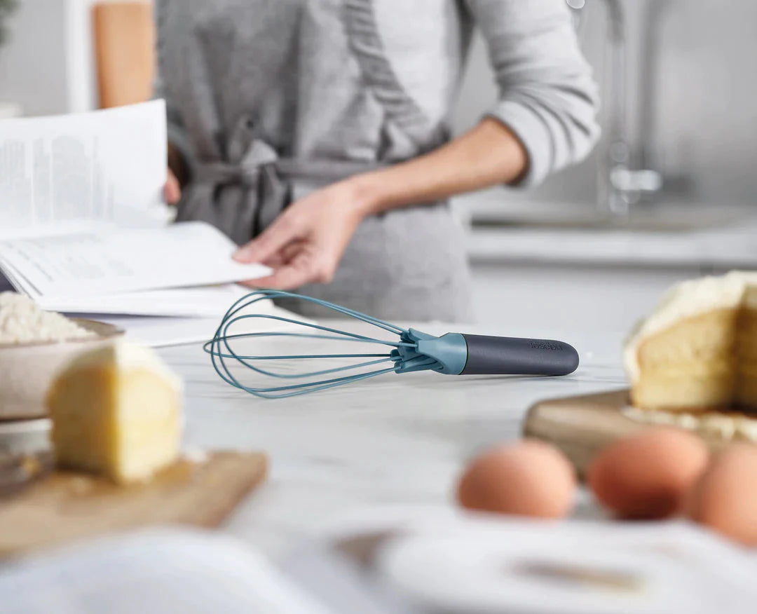 Joseph Joseph - 2 in 1 Silicone Whisk - 7981000BG