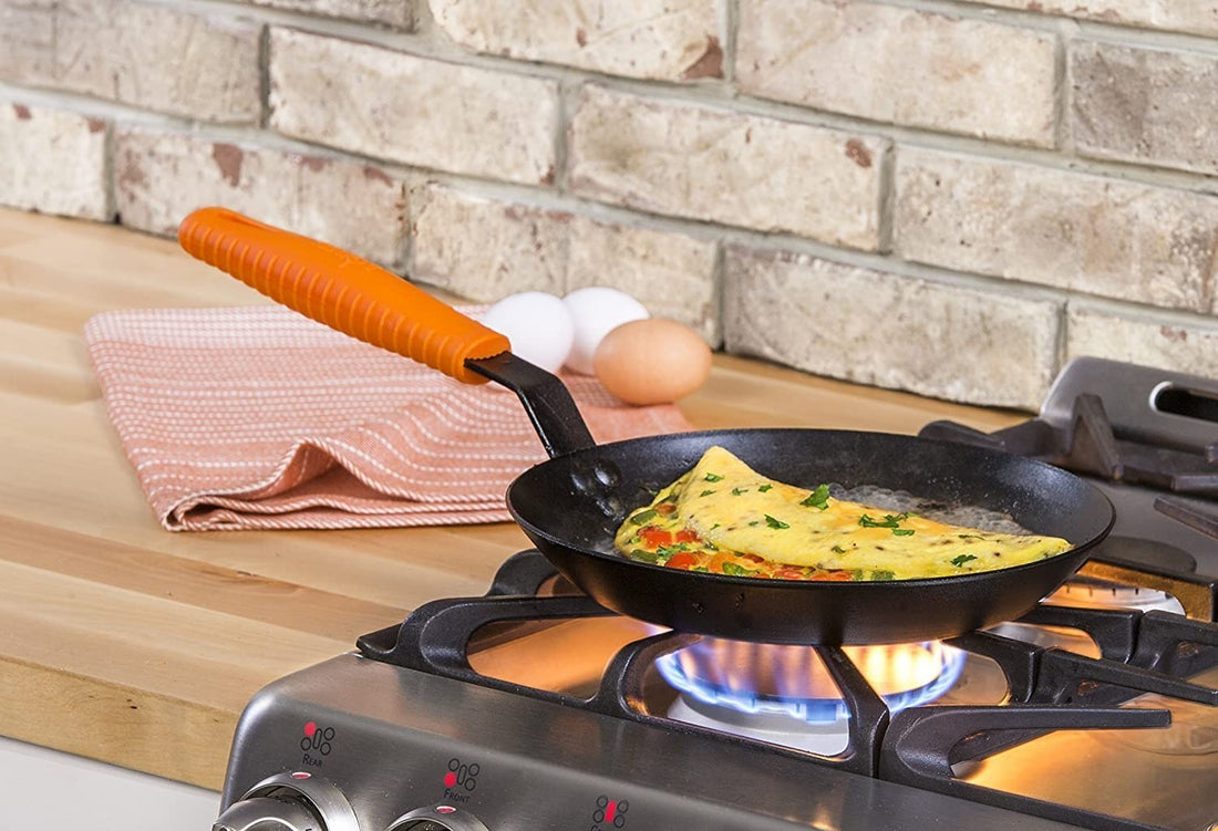 Lodge - 10" Seasoned Carbon Steel Skillet with Handle Holder - CRS10HH61