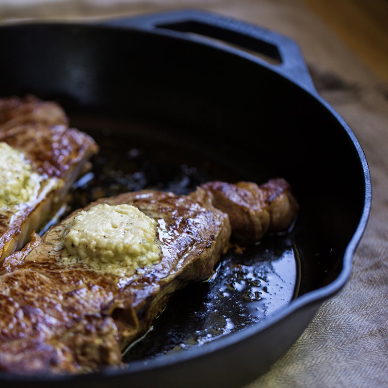 Lodge - 10.25" Cast Iron Skillet - L8SK3INT