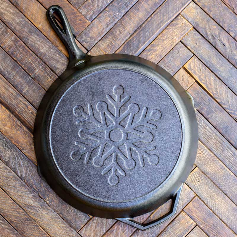 Lodge - 12" Cast Iron Snowflake Skillet - L10SKSF