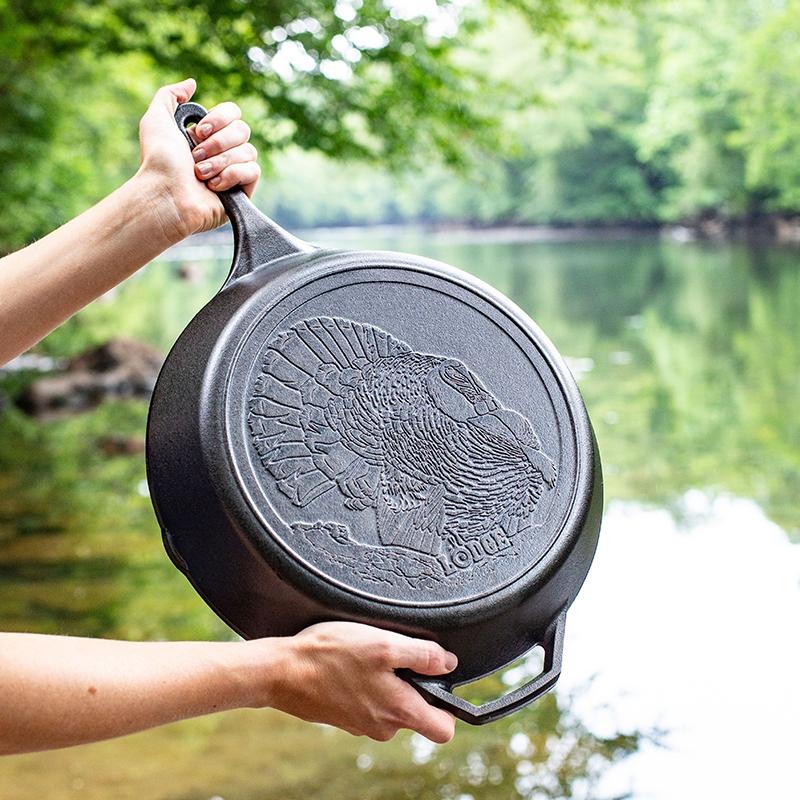 Lodge - 13.25" Wildlife Turkey Cast Iron Skillet - L12SKWLTKY