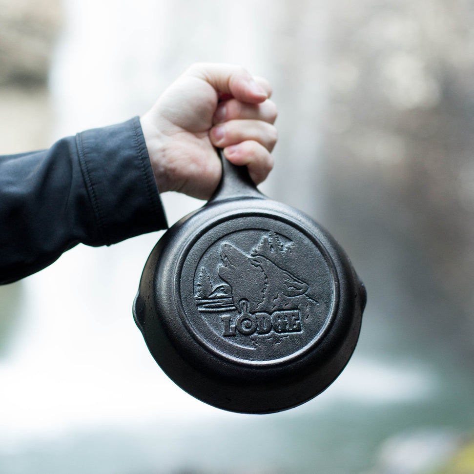 Lodge - 6.5" Wildlife Wolf Cast Iron Skillet - L3SKWLWF