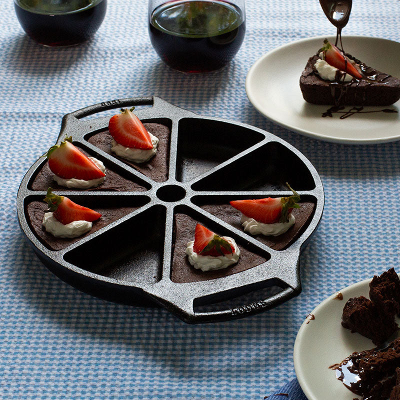 Lodge - Cast Iron Wedge Pan - BW8WPINT