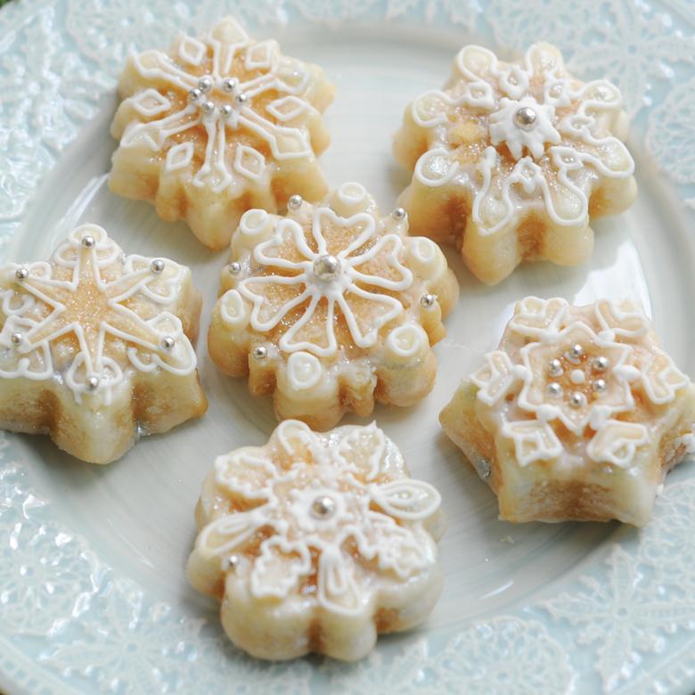 Nordic Ware - Frozen Snowflake Cakelet Pan - 59936