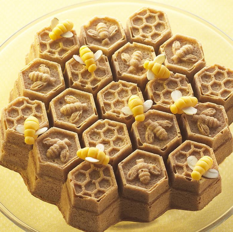 Nordic Ware - Honeycomb Pull-Apart Pan - 41463