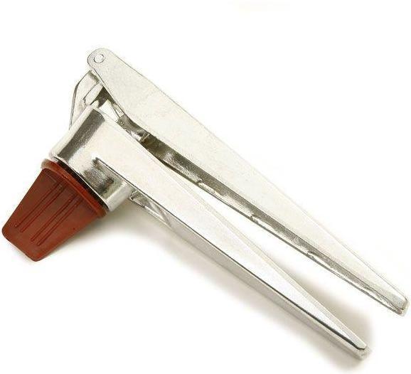 Norpro - Garlic Press with Cleaner - 1165