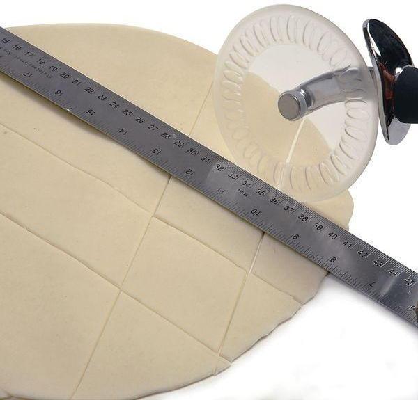 Norpro - Grip-Ez Pizza Wheel with Scallops - 5684 - DISCONTINUED