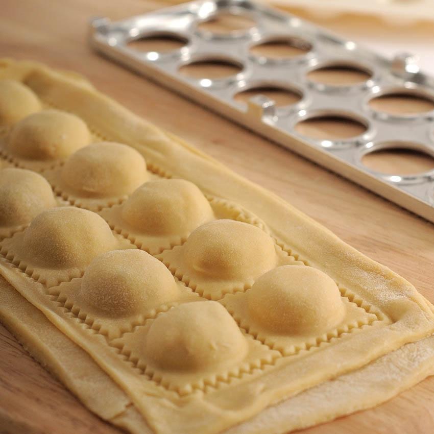 Norpro - Ravioli Maker with Press - 1043