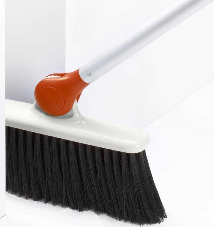 OXO - Any-Angle Broom - 1336580CM