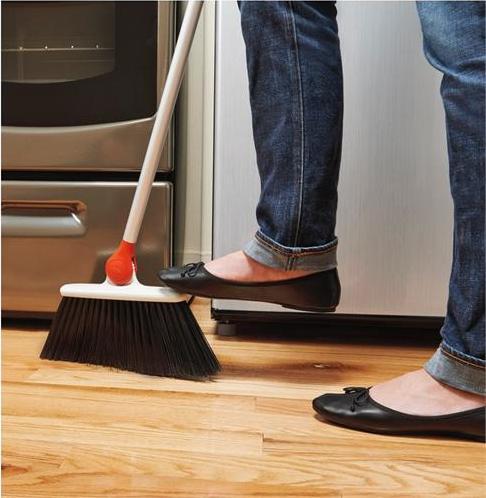 OXO - Any-Angle Broom - 1336580CM