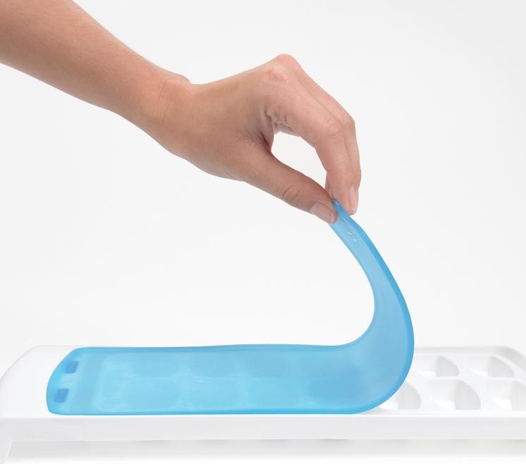 OXO - No-Spill Ice Cube Tray - 1132080BL