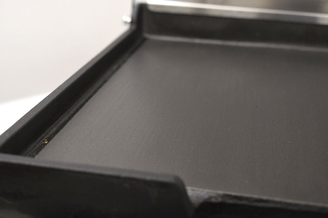 Omcan - 10” x 11” Single Panini Grill with Smooth Surfaces - PG-CN-0515-F