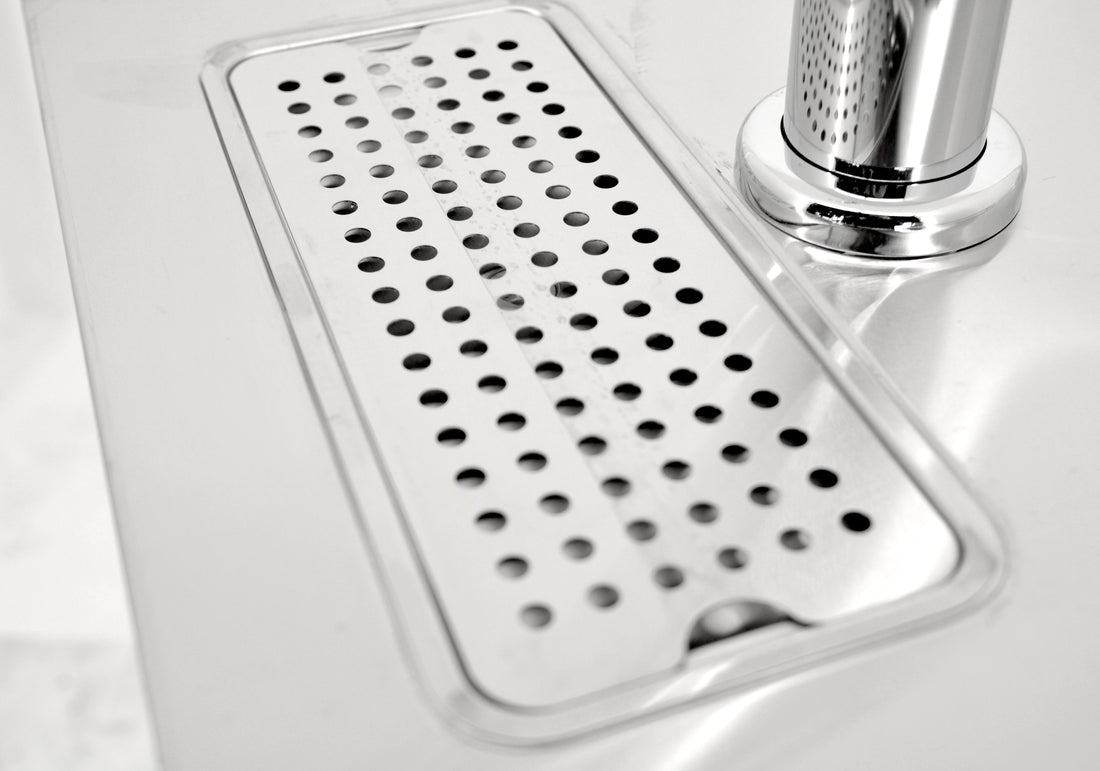 Omcan - 73" Solid Door Bottle Keg Cooler with Beer Dispensers (19.6 cu. ft.) - BB-CN-0020-DH