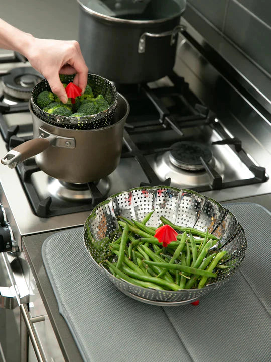 RSVP International - Endurance Steamin’ In The Rain 9″ Vegetable Steamer - RAIN9