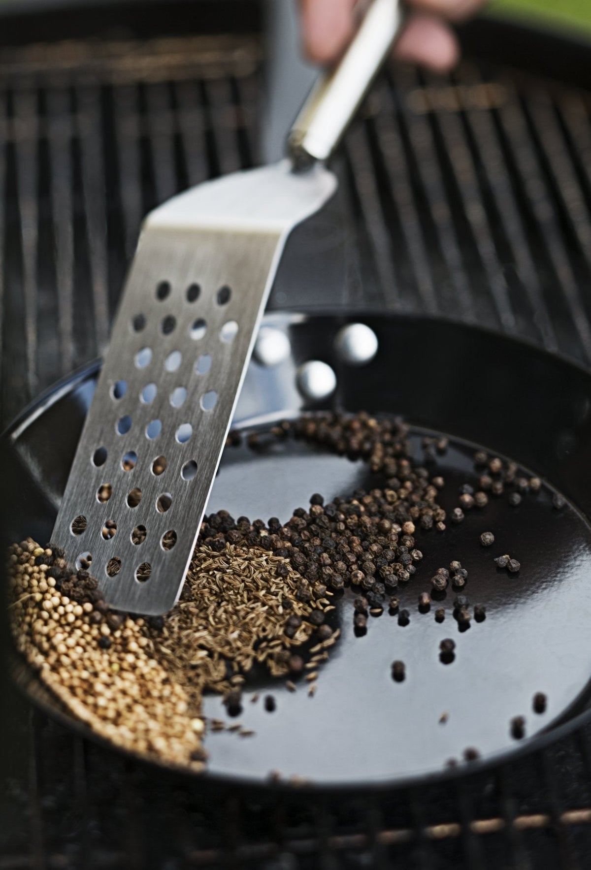 Rosle - Angled Spatula with Perforations & Round Handle - 12547