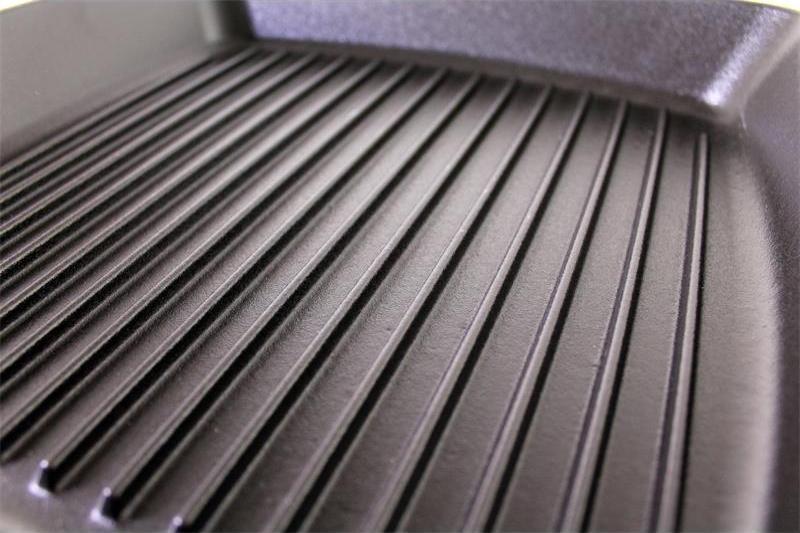 Staub - 10" Cast Iron Square Grill Pan Cherry Red (26 cm) - 40501-110