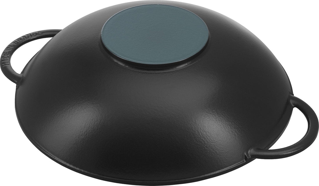 Staub - 14.5" Cast Iron Wok with Glass Lid Black (37 cm) - 40509-398