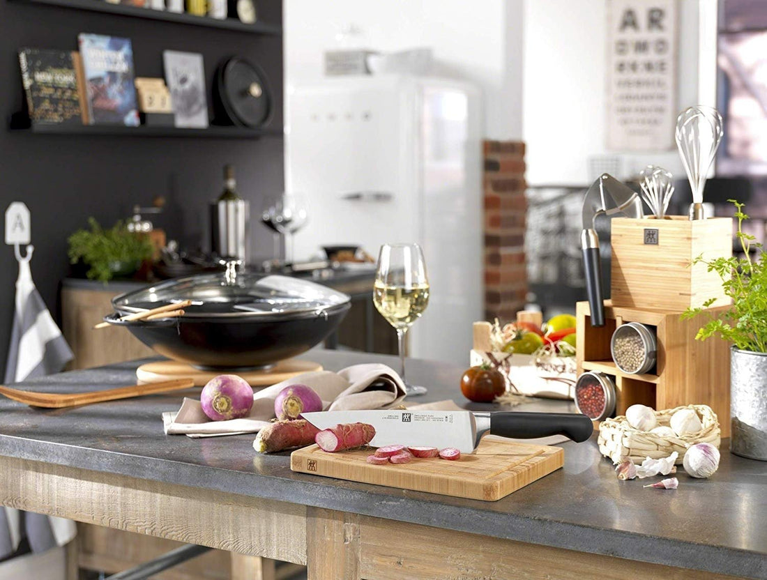 Staub - 14.5" Cast Iron Wok with Glass Lid Black (37 cm) - 40509-398