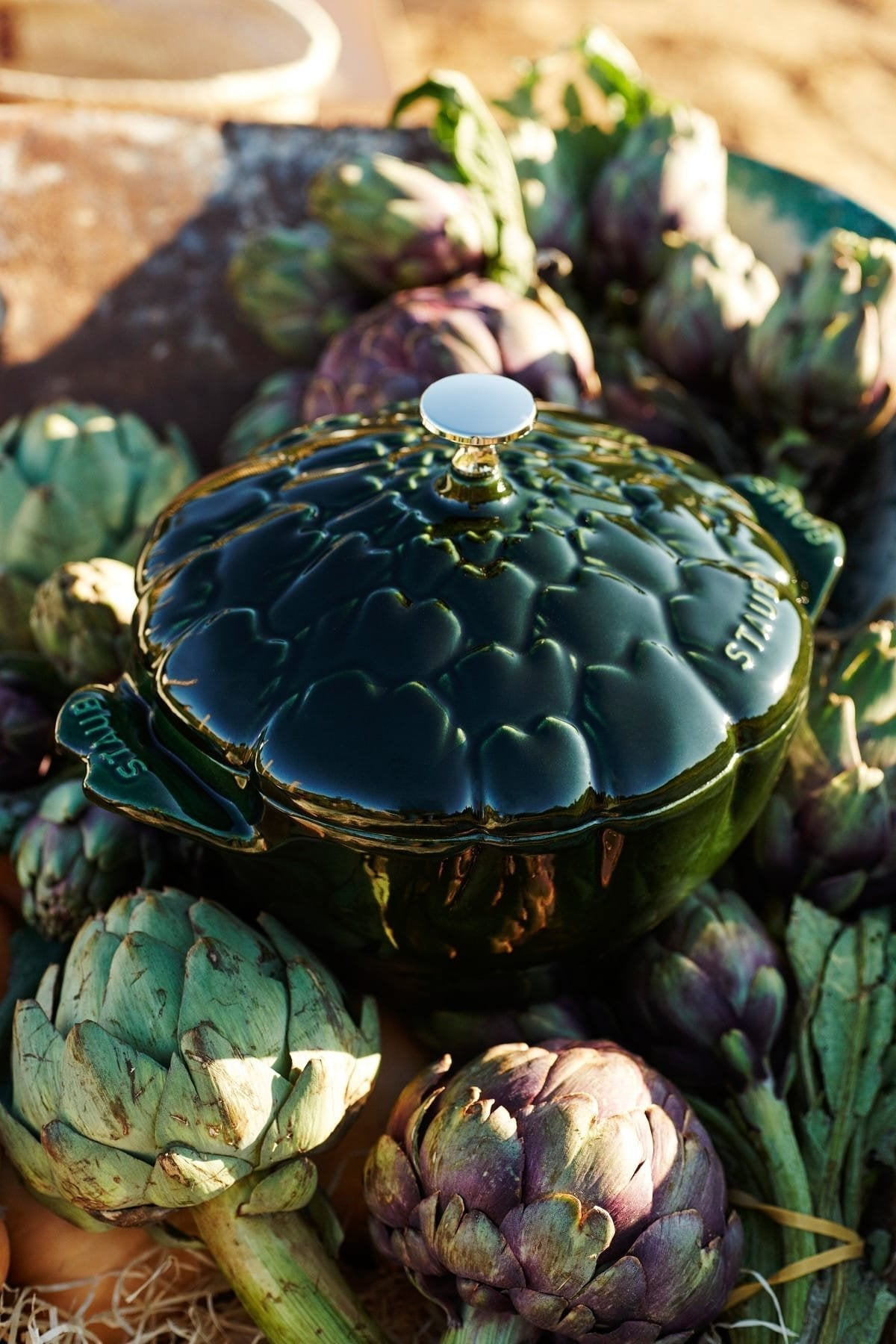Staub - 3.2 QT Artichoke Vegetable Cocotte 3L- 40501-094
