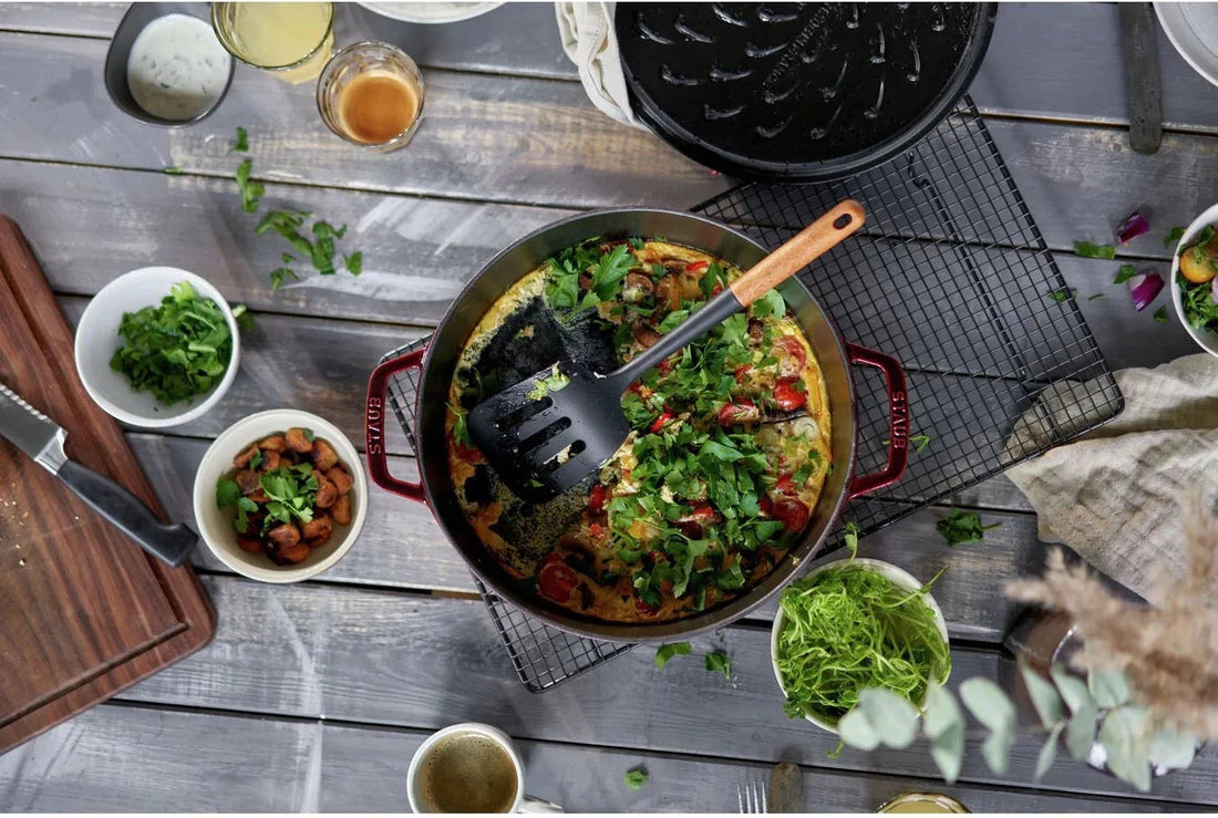 Staub - 4 QT Braiser with Chistera Lid Grenadine 3.8L - 40511-513