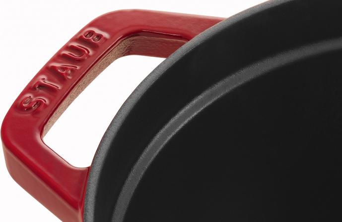 Staub - 7 QT Oval Cocotte Cherry Red 6.7L - 40509-872