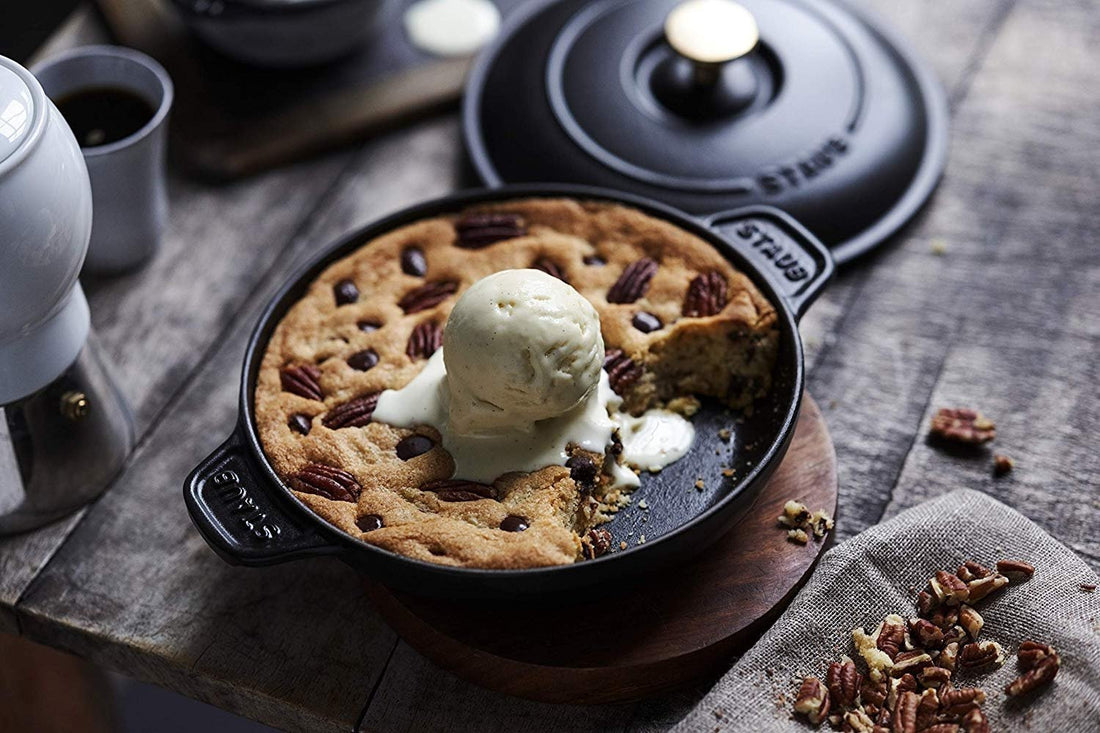 Staub - 8" Cast Iron Round Baking Dish with Lid 20cm - 40509-579