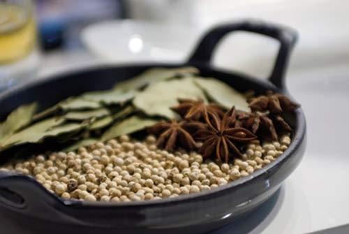 Staub - 8" Cast Iron Round Gratin Dish 20cm - 40509-558