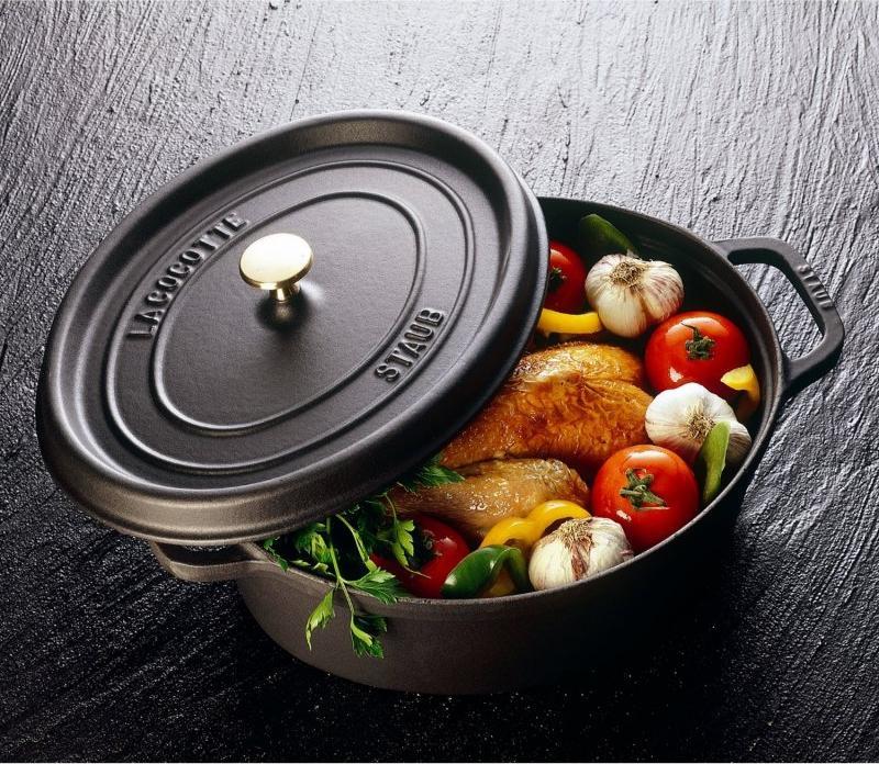 Staub - 8.5 QT Oval Cocotte Black 8L - 40509-370
