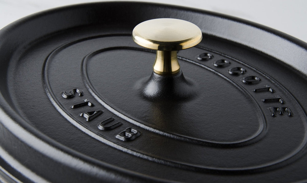 Staub - 8.5 QT Oval Cocotte Black 8L - 40509-370