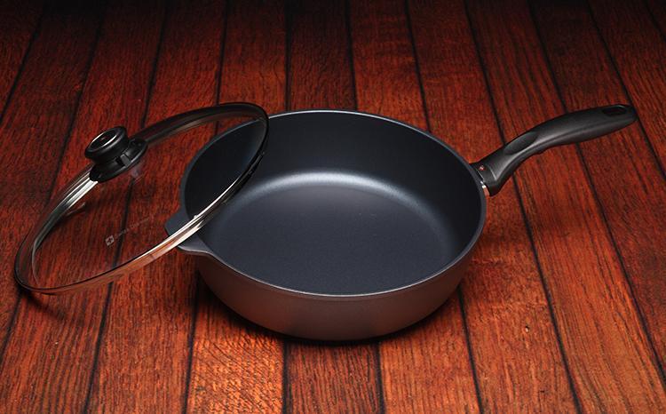 Swiss Diamond - 10.25" XD Induction Sauté Pan with Lid (26 cm) - XD6726ic