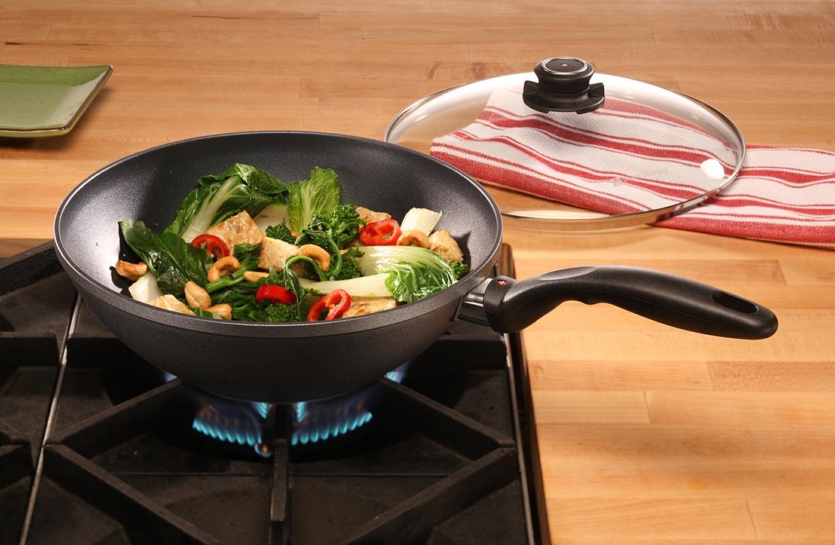 Swiss Diamond - 11" Classic Nonstick Wok with Lid - 61128C