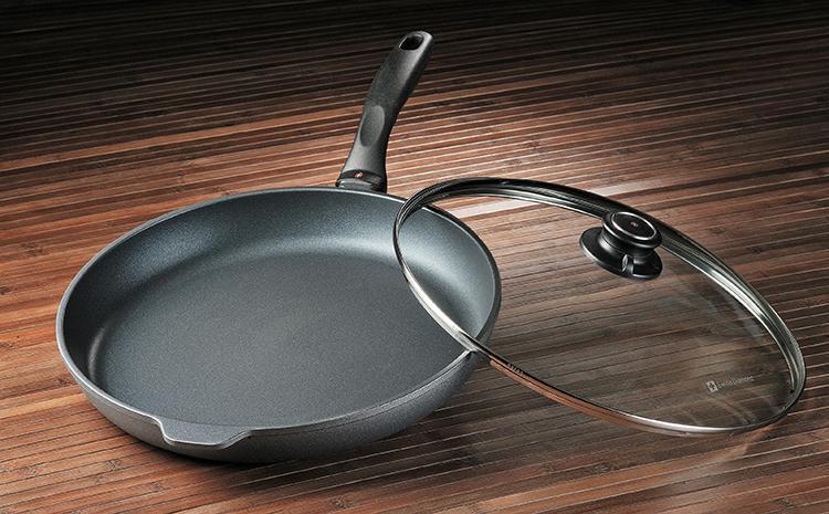 Swiss Diamond - 12.5" Classic Nonstick Fry Pan (32 cm) - 6432C